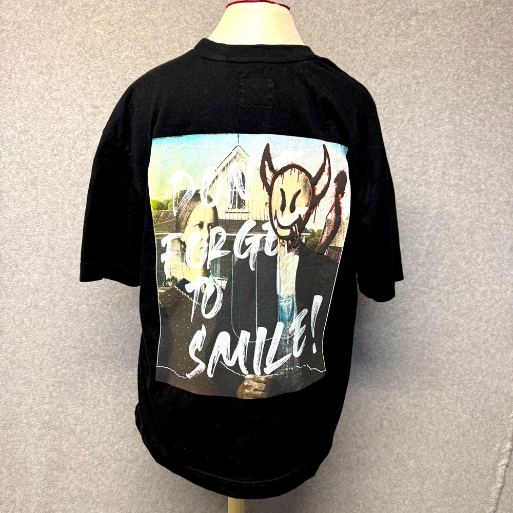 Prime Essentials T Shirt Farmer And Wife Devil Smile American Gothic Size Small